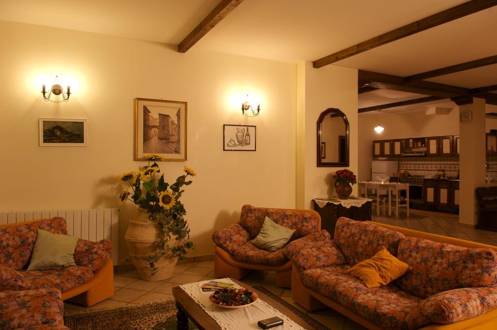 La Colonna Bed & Breakfast Montelanico Bagian luar foto